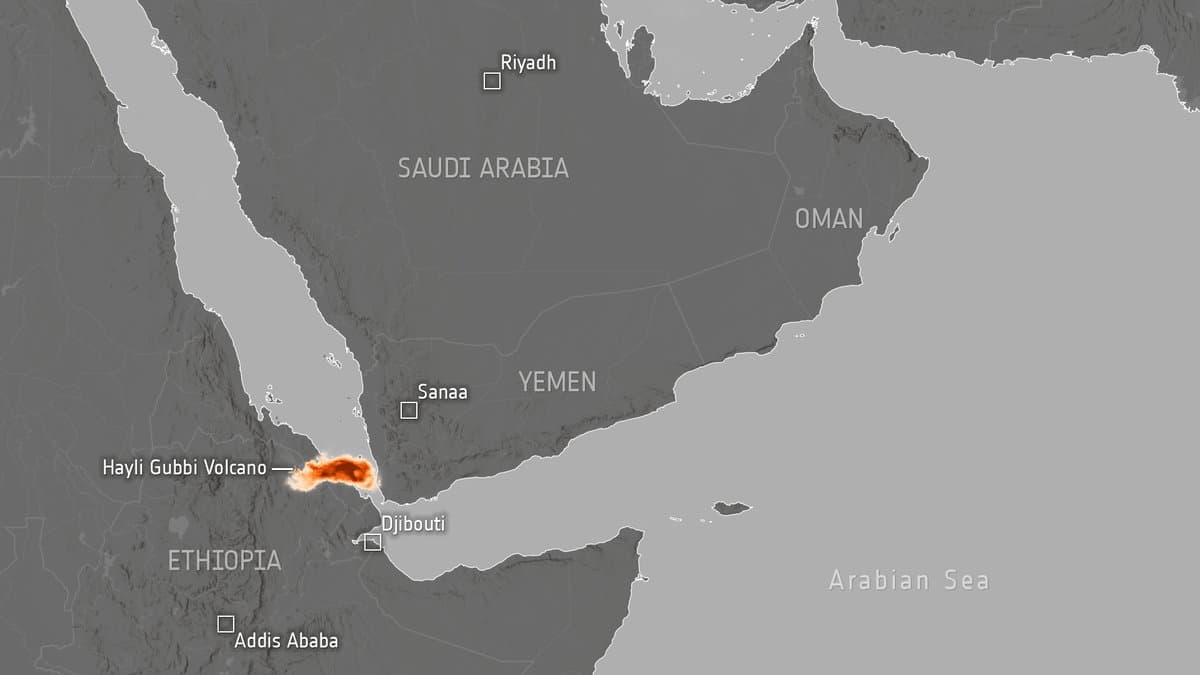 A grey shaded-relief map of the Horn of Africa and Arabia, with an orange patch labelled Hayli Gubbi Volcano marking a plume spreading east from Ethiopia across the southern Red Sea toward Yemen.