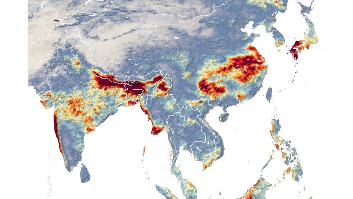 Map of South and East Asia with rainfall accumulation shaded, deepest red over Bangladesh, eastern India, and central and eastern China.