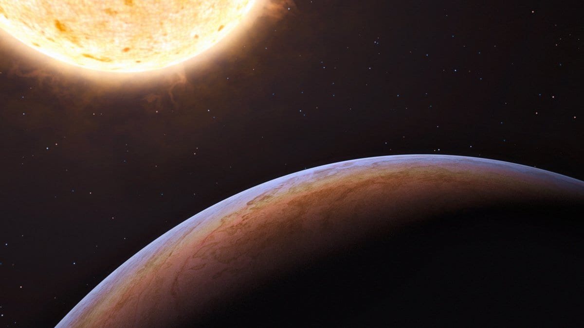 Artist impression of a large gas giant lit along one edge, with a swollen orange star glowing behind it in a star field.