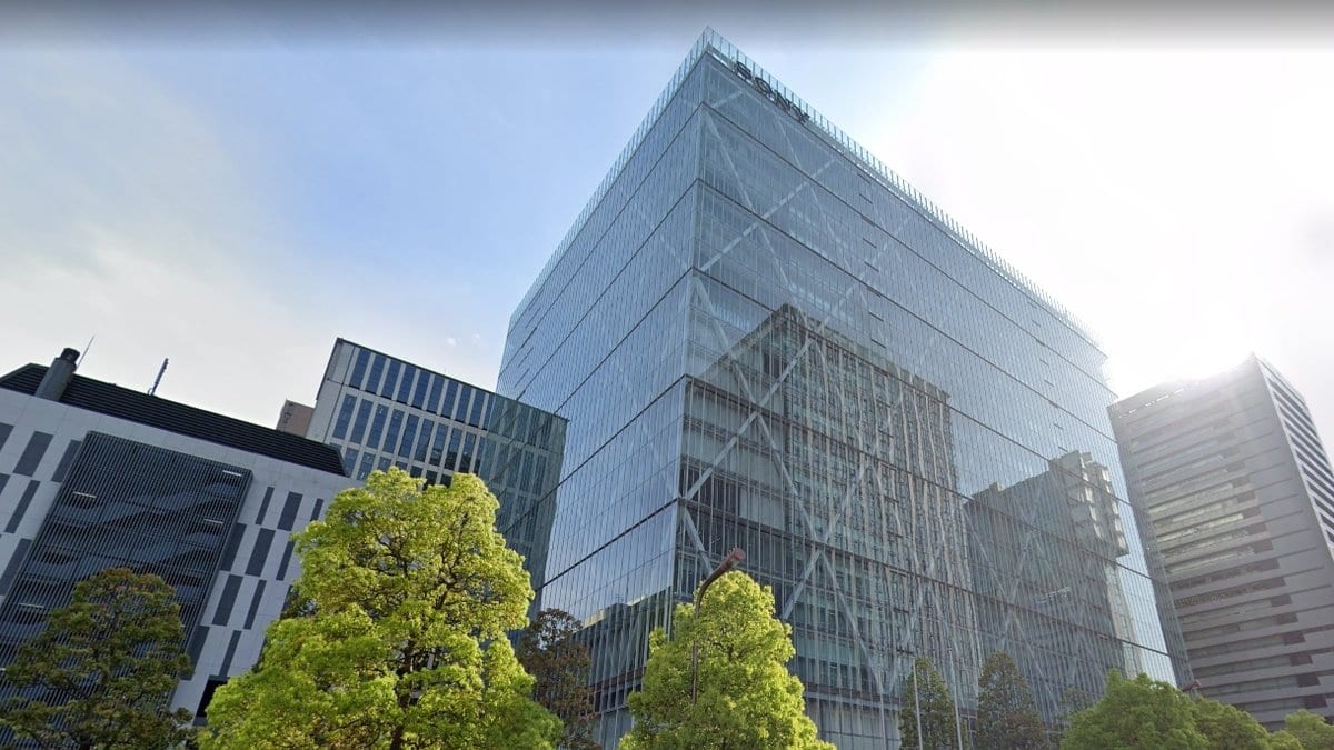 The glass headquarters building of Sony in the Konan district of Minato, Tokyo, seen from street level on a clear day.